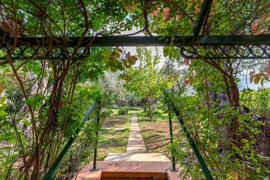 Villa Violetta Carini 0*,